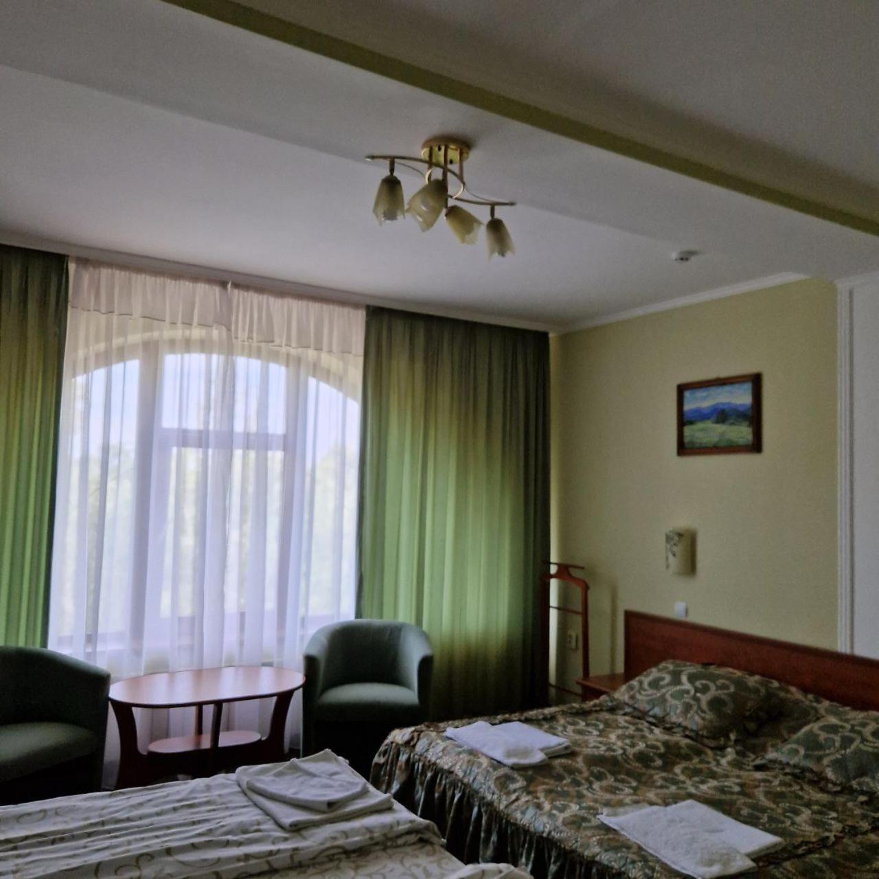 Hotel Helikon Yanoshi Eksteriør bilde