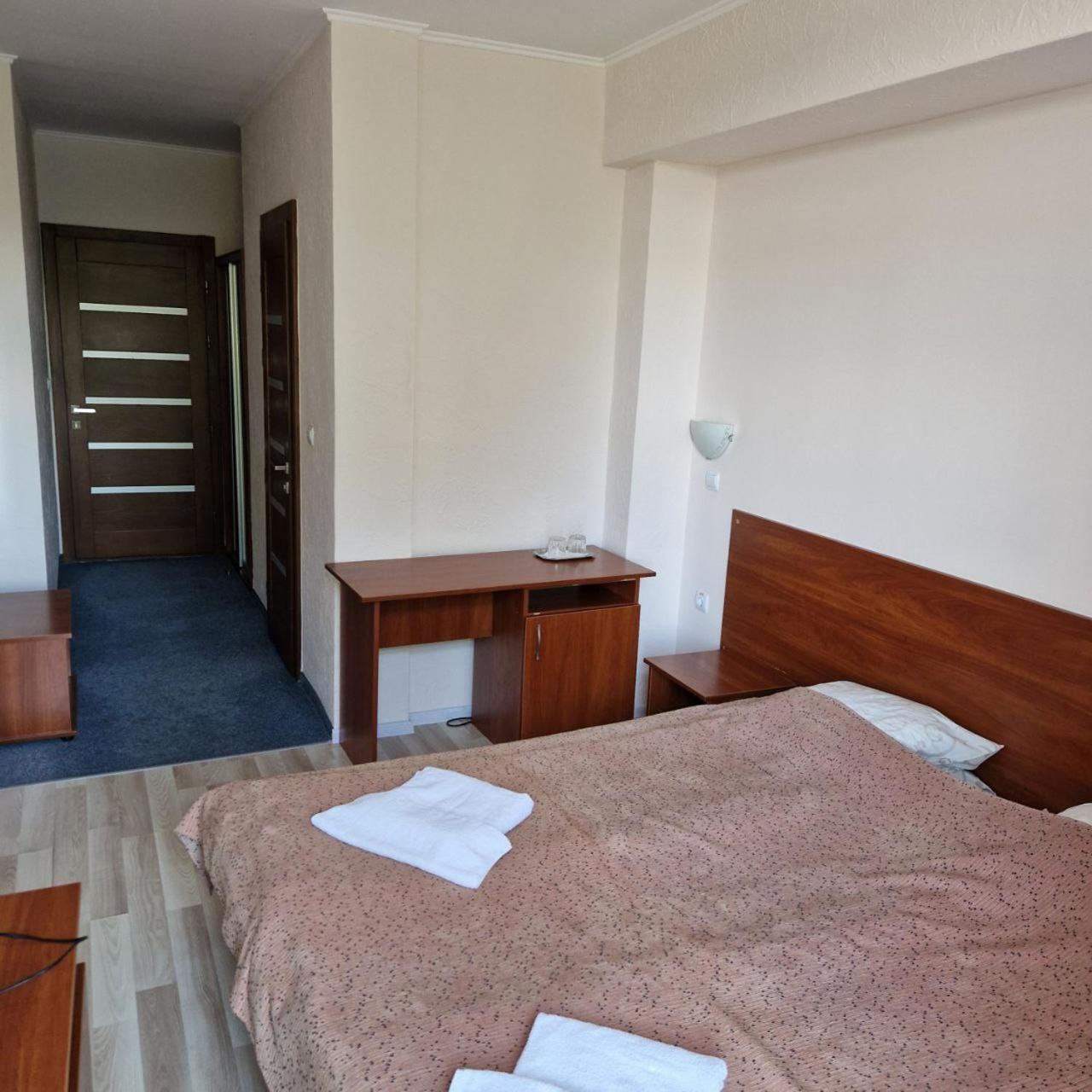 Hotel Helikon Yanoshi Eksteriør bilde