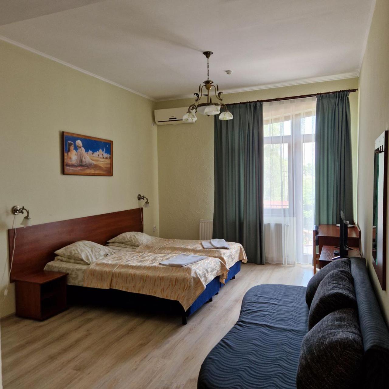 Hotel Helikon Yanoshi Eksteriør bilde