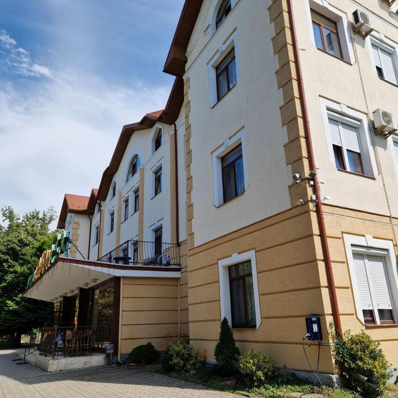 Hotel Helikon Yanoshi Eksteriør bilde