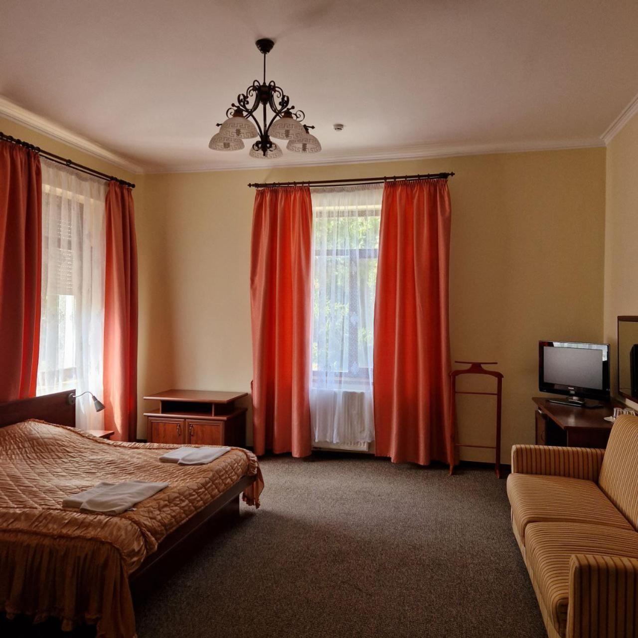 Hotel Helikon Yanoshi Eksteriør bilde