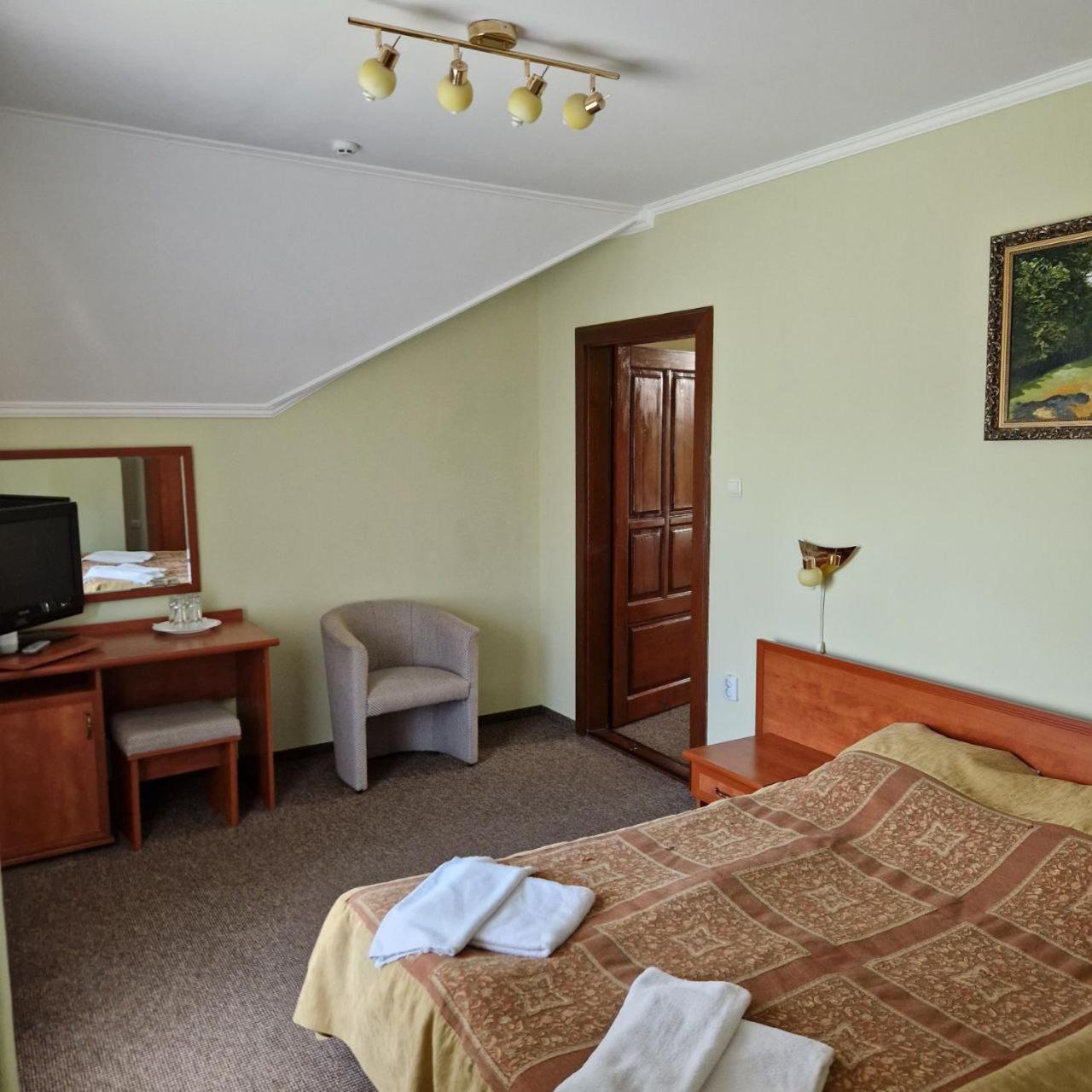 Hotel Helikon Yanoshi Eksteriør bilde
