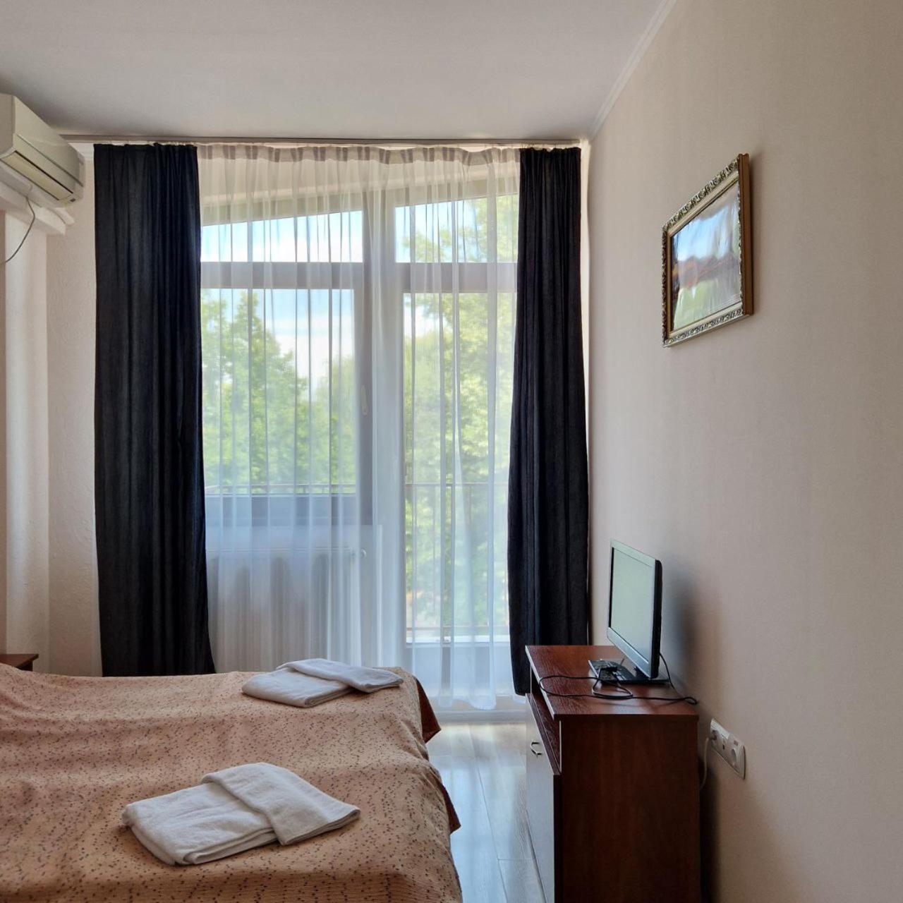 Hotel Helikon Yanoshi Eksteriør bilde