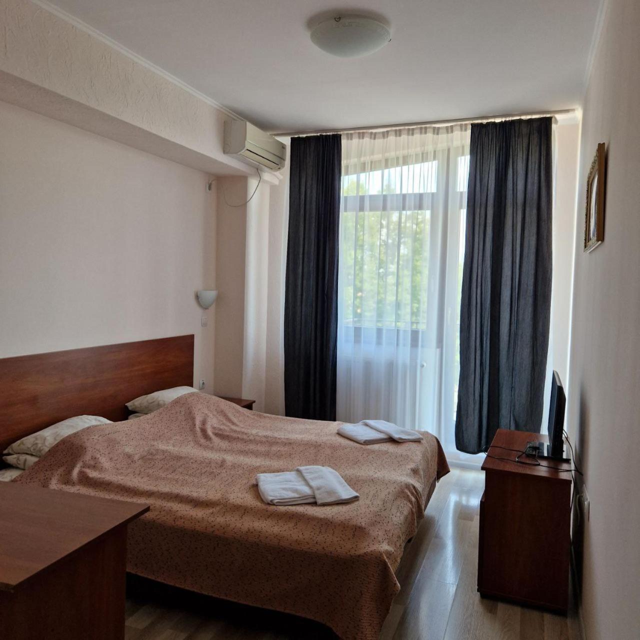 Hotel Helikon Yanoshi Eksteriør bilde