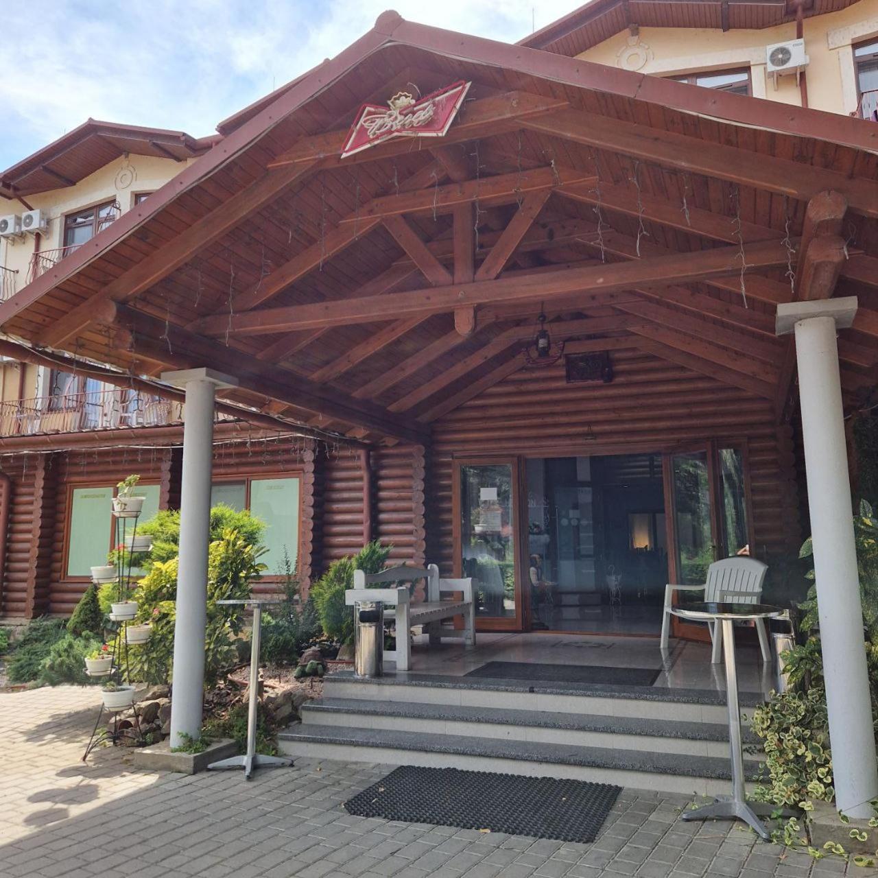 Hotel Helikon Yanoshi Eksteriør bilde